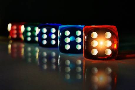 https://cdn.pixabay.com/photo/2015/05/15/22/19/cube-769344_1280.jpg